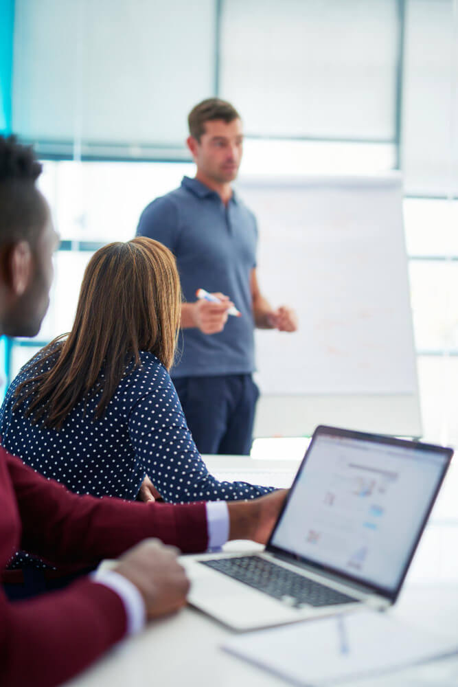 Referent und Teilnehmer einer Grundschutz-Weiterbildung